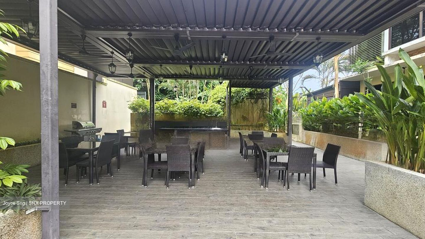 Holland Link (D10), Terrace #486481321